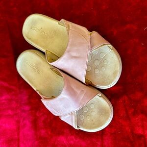 Othaheel women’s sandals